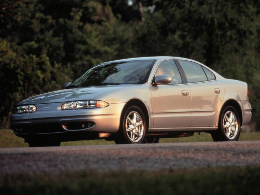  Oldsmobile Alero Sedan 1998 года  (фото 9 из 15)